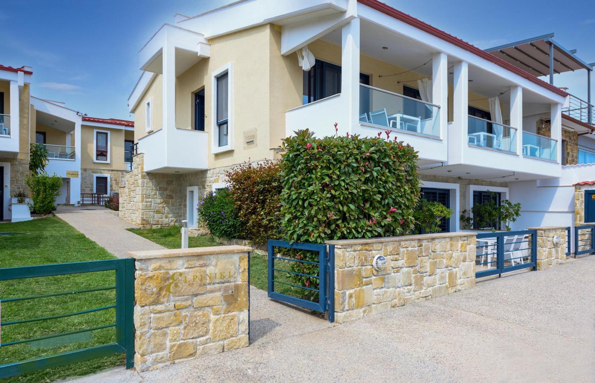 Elpiniki Luxury Apartments Nea Poteidaia Exterior photo