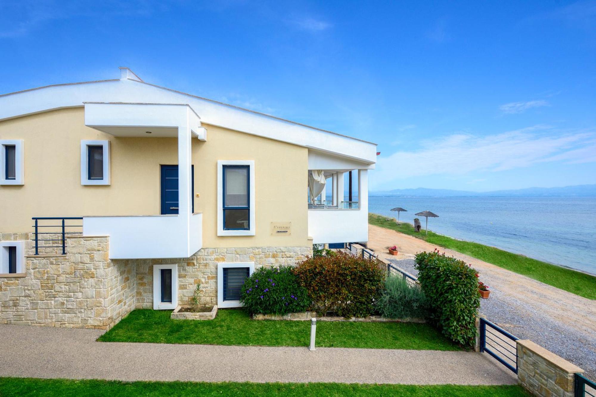 Elpiniki Luxury Apartments Nea Poteidaia Exterior photo
