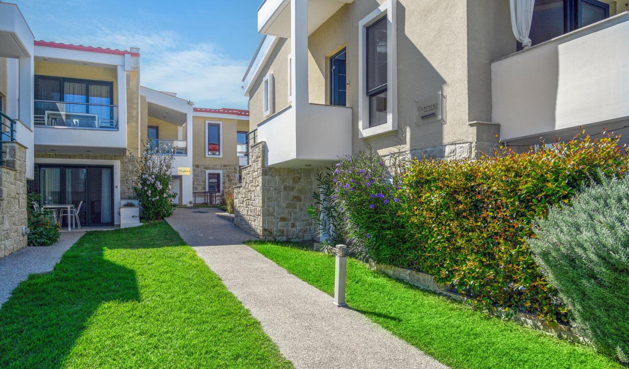 Elpiniki Luxury Apartments Nea Poteidaia Exterior photo