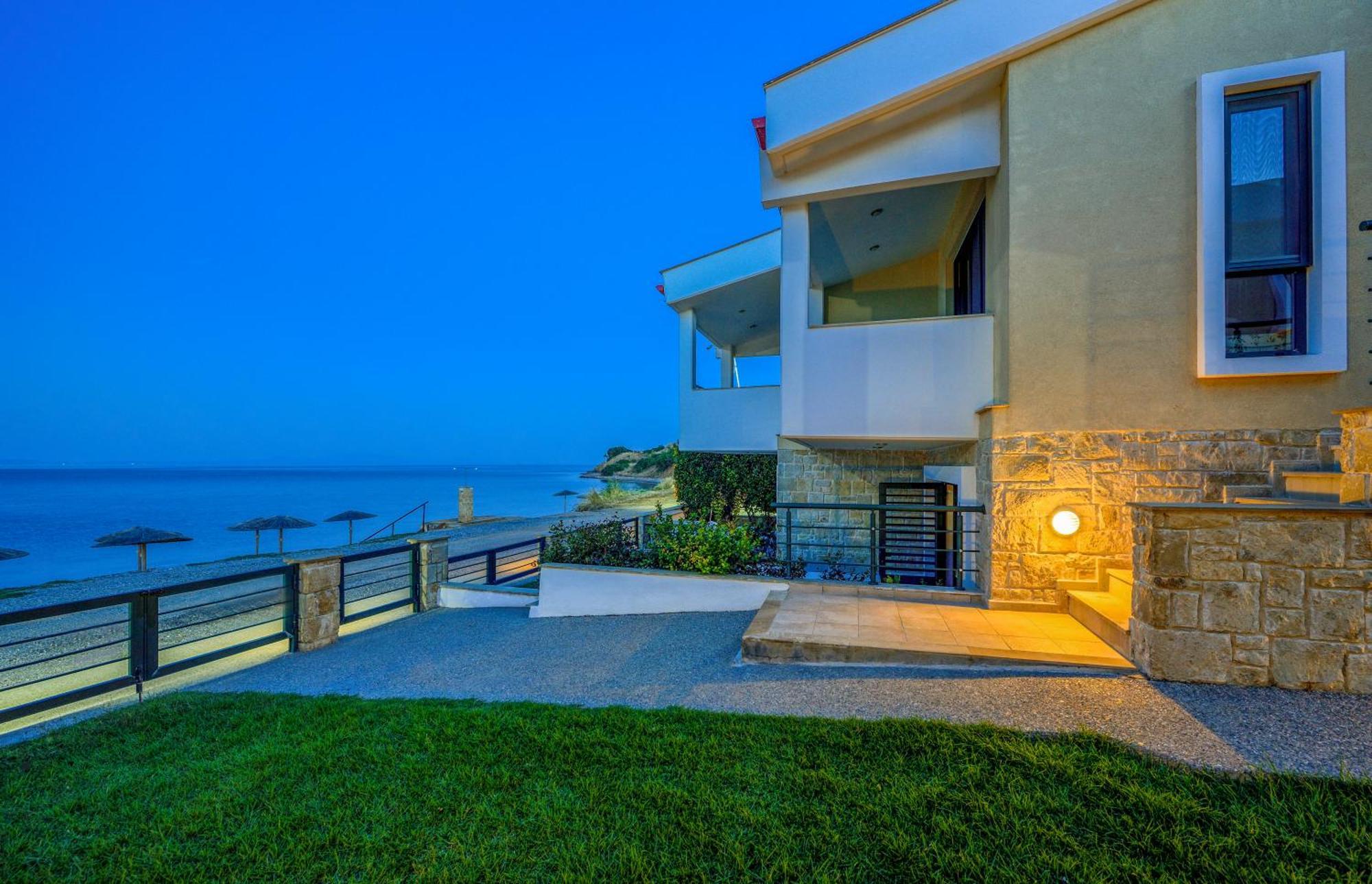 Elpiniki Luxury Apartments Nea Poteidaia Exterior photo
